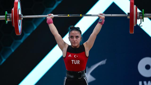 Milli halterci Cansu Bektaş dünya üçüncüsü