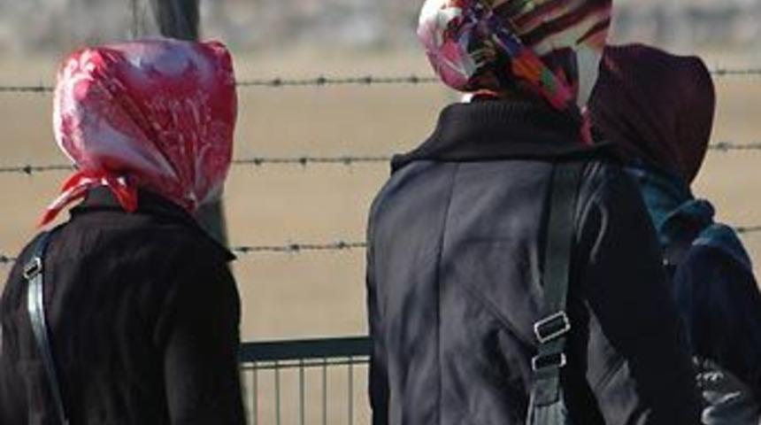 Türbanlı öğrenciye ağır hakaretler
