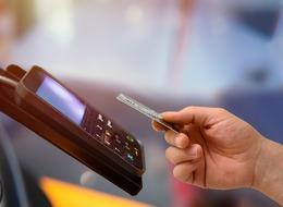 Alışverişte yeni dönem! Bankalar yüzde 2,5 komisyon alınca esnaf yeni yöntem buldu: Kredi kartı yerine IBAN