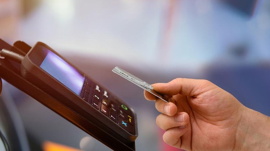 Alışverişte yeni dönem! Bankalar yüzde 2,5 komisyon alınca esnaf yeni yöntem buldu: Kredi kartı yerine IBAN