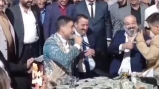 Aşiret düğününde İzzet Yıldızhan'ı dolara boğdular! Kilolarca altın da...