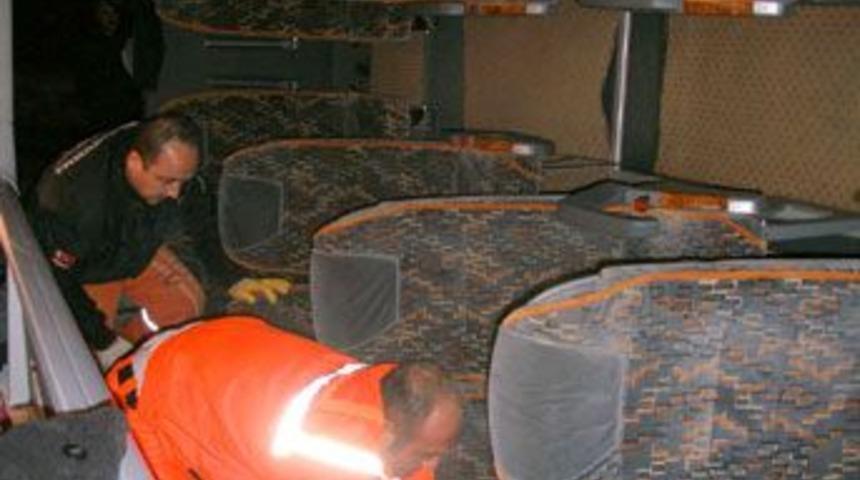 Kırşehir'de 2 yolcu otob&uuml;s&uuml; devrildi