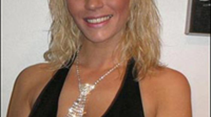 Kayıp mankenin &ccedil;ıplak cesedi bulundu