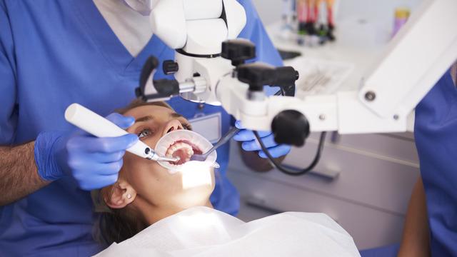 Ağrıyan dişe kanal tedavisi yapılır mı? Kanal tedavisi ne kadar sürer?