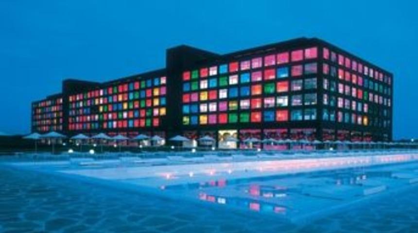 Suudiler 'seksi otel'e ortak olmak i&ccedil;in yarışa girdi