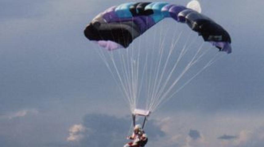 Satın aldığı eve ancak paraş&uuml;tle gidebilecek