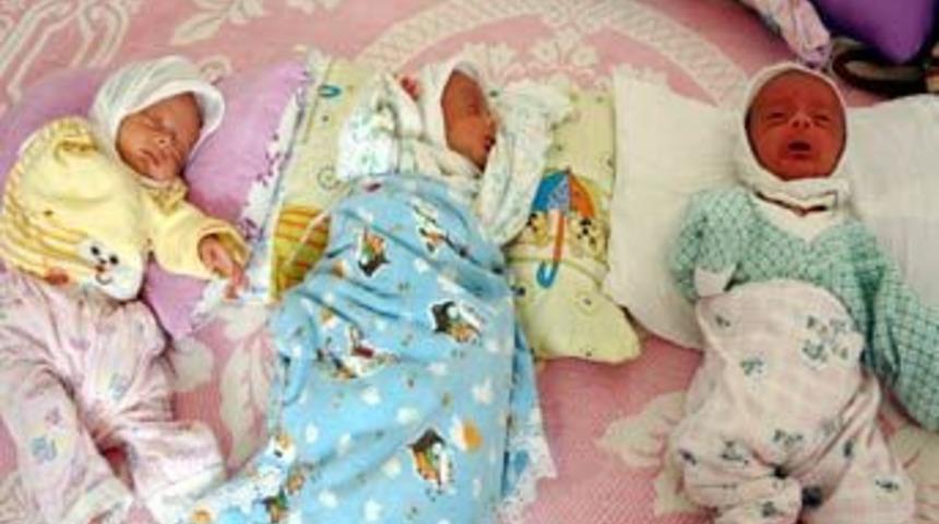 &Uuml;&ccedil;&uuml;z annesi bebek maması y&uuml;z&uuml;nden evi terk etti