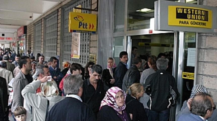 PTT'de kuyruk &ccedil;ilesi