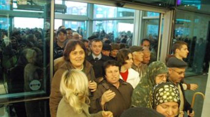 9 milyon kişiye alışveriş &ccedil;eki