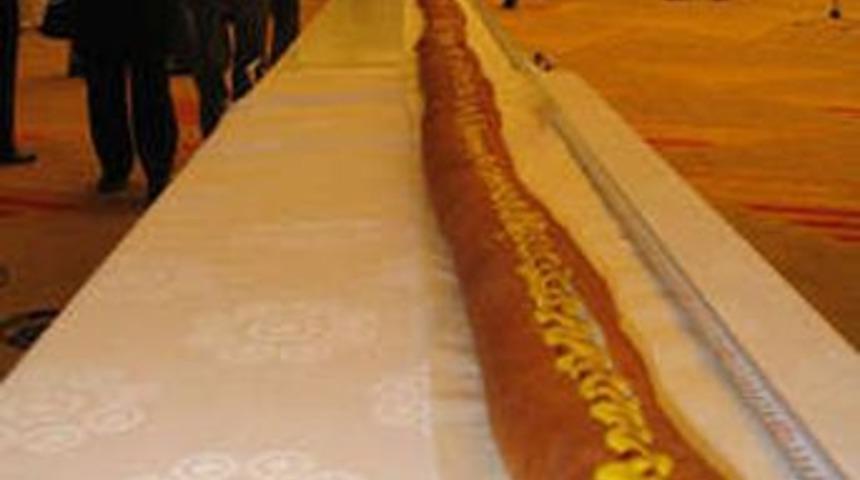 D&uuml;nyanın en uzun sosisi