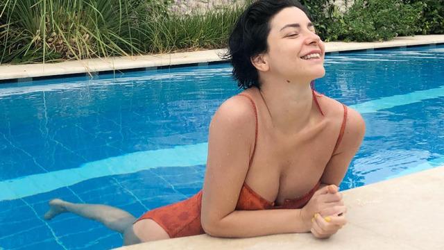 Merve Boluğur evleniyor mu? Yüzüğünü gösterdi, sosyal medya karıştı! 