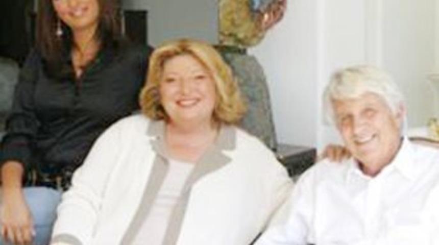 25 yıllık eşine evlilik s&ouml;zleşmesi imzalatmış