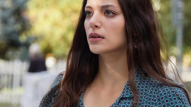 Leyla Tanlar bikinili pozu yüzünden kadro dışı bırakılmıştı! Yerine bakın kim geldi