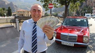 Yer:Amasya! Klasik arabasını satışa çıkardı: Alacak kişiye hediye edeceği şey şaşkına çevirdi...