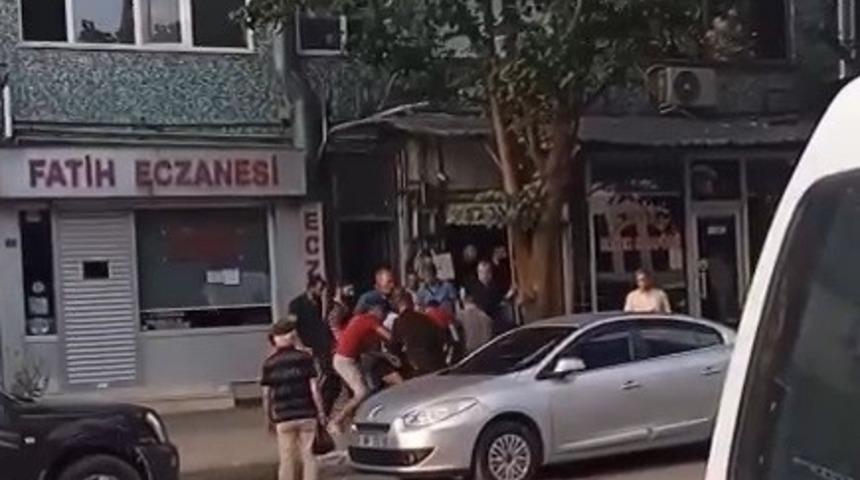 Ortalık boks ringine döndü! Tekme ve yumruklar havada uçuştu