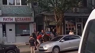 Ortalık boks ringine döndü! Tekme ve yumruklar havada uçuştu