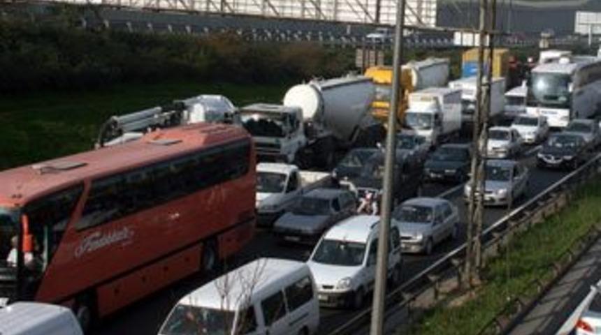 Kaza var! İstanbul trafiği yine felç