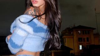 Sosyal medya fenomeni Alexis Mucci kıyafeti uygunsuz bulunca eleştiri oklarının hedefi oldu! “Çocuklar var” yorumu yağdı