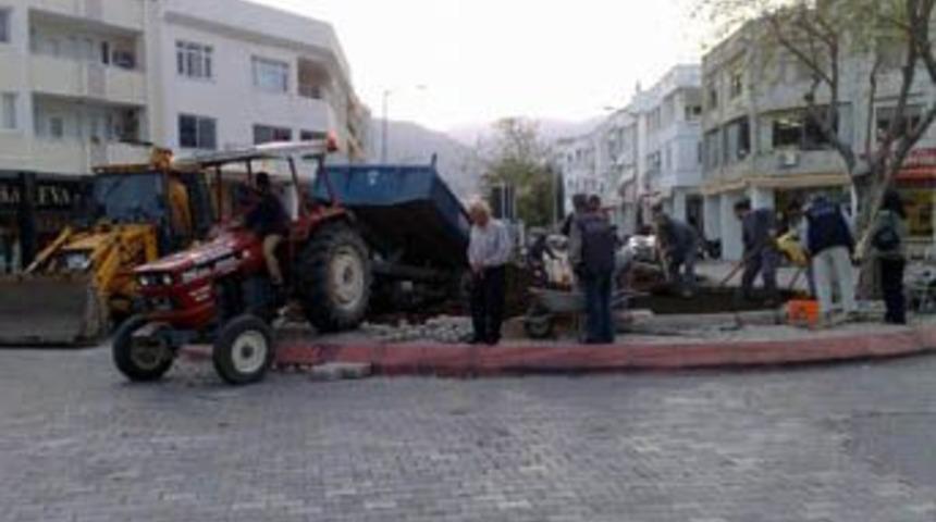 Mazbatayı aldı aşk heykelini kaldırttı