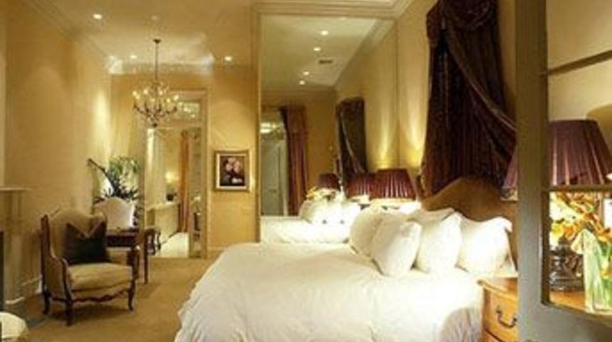 İşte Angelina ve Pitt'in aşk yuvaları