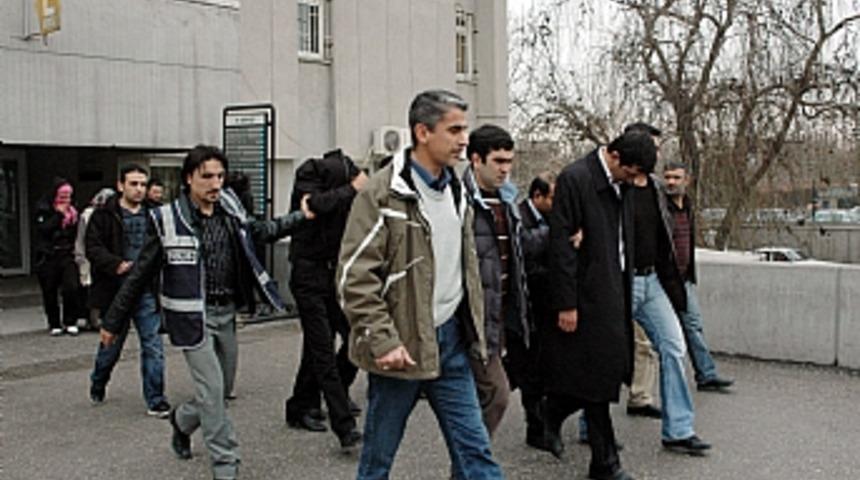 T&uuml;rk polisinden Kazak mafyasına darbe