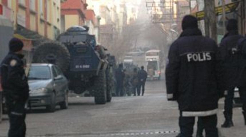 &Ouml;rg&uuml;t evinde 2 patlama