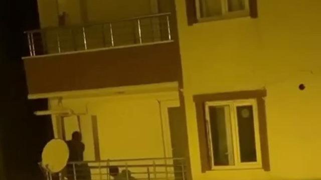 Kombi çalmaya çalışan hırsızları bekçiler kıskıvrak yakaladı