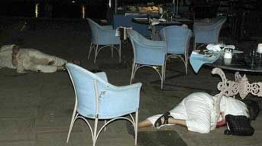 Yerde &ouml;l&uuml;ler vardı, onların &uuml;st&uuml;ne basarak indik