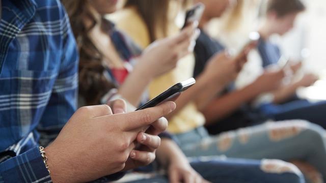 Üniversitelilere vergisiz cep telefonunda ‘şifre’ detayı! Taksit yasağı bulunuyordu: 1 Kasım’dan itibaren başlıyor