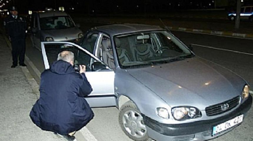 Alkoll&uuml; gen&ccedil;ler sert kayaya &ccedil;arptı