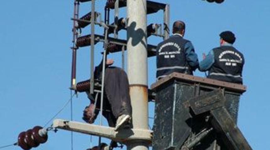 Kopan elektrik teli kız &ccedil;ocuğunu &ouml;ld&uuml;rd&uuml;
