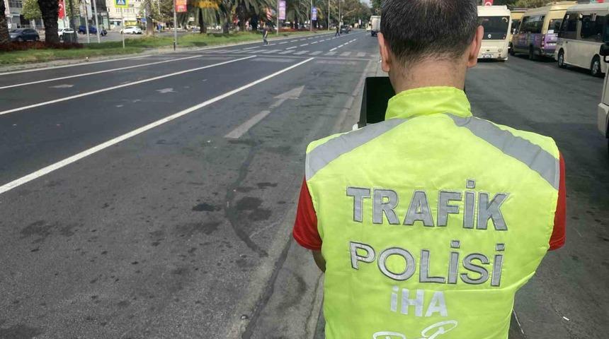 Fatih’te yayalara yol vermeyen sürücüler dron ile tespit edildi