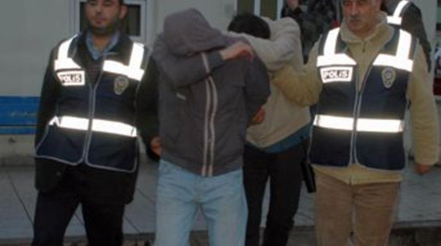 Arkadaşları yaralandı dehşet sa&ccedil;tılar!