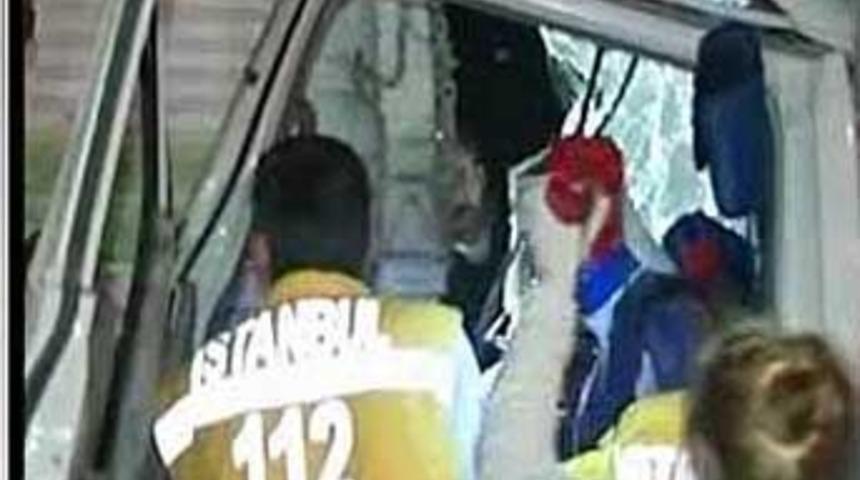 Maslak'ta &ouml;ğrenci servisi kaza yaptı