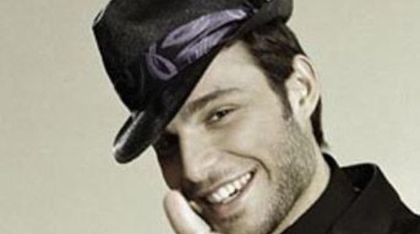 &Uuml;nl&uuml; Playboy'a ağır su&ccedil;lama