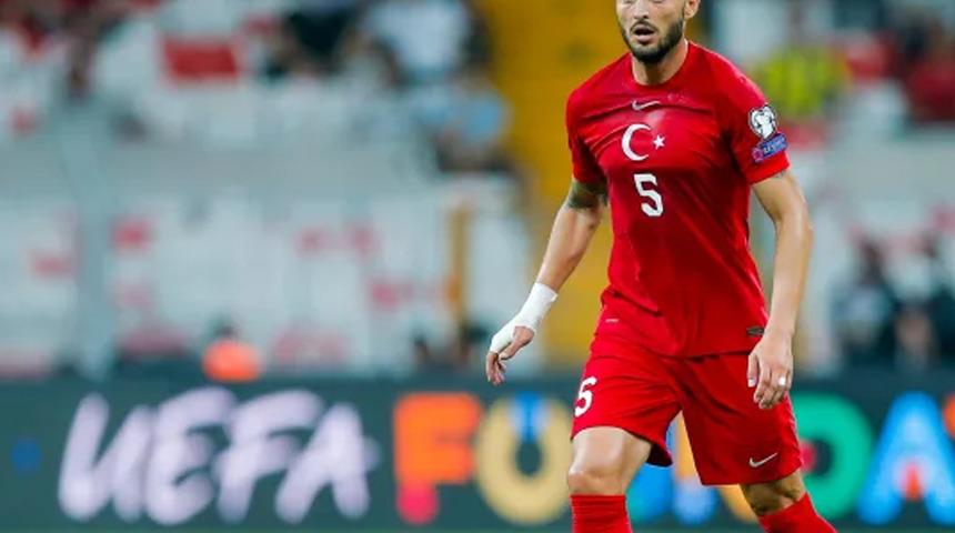 Galatasaray'dan sürpriz transfer! Orta saha rotasyonu için milli yıldızla anlaşma sağlandı