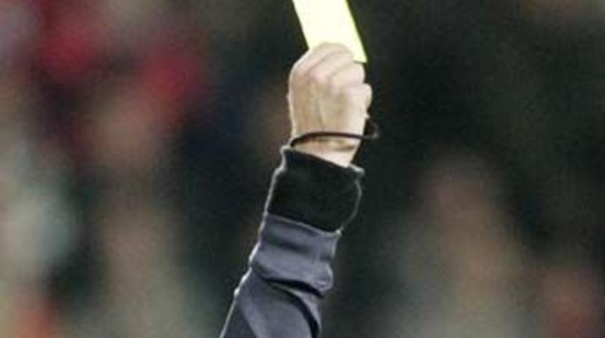 Eşcinsel hakemin d&uuml;d&uuml;k m&uuml;cadelesi