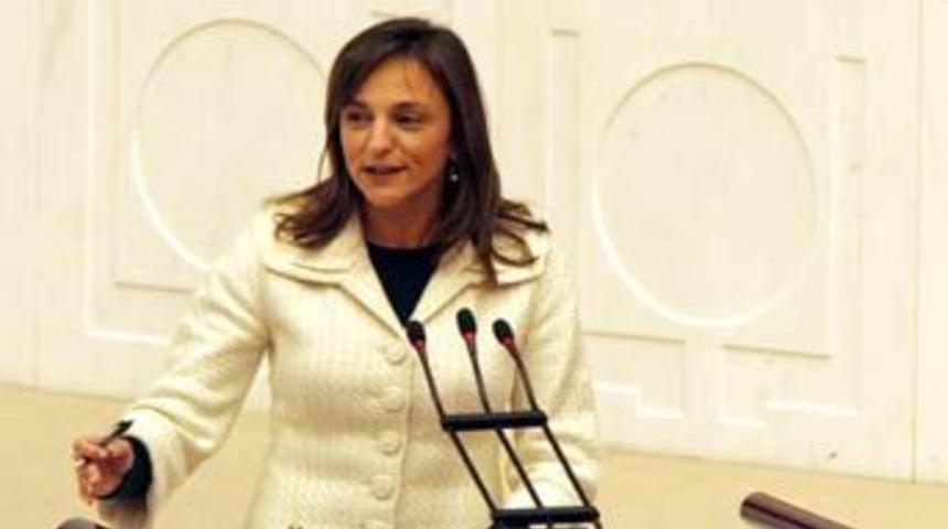 G&uuml;l'&uuml;n danışmanı oldu, CHP'den ayrıldı