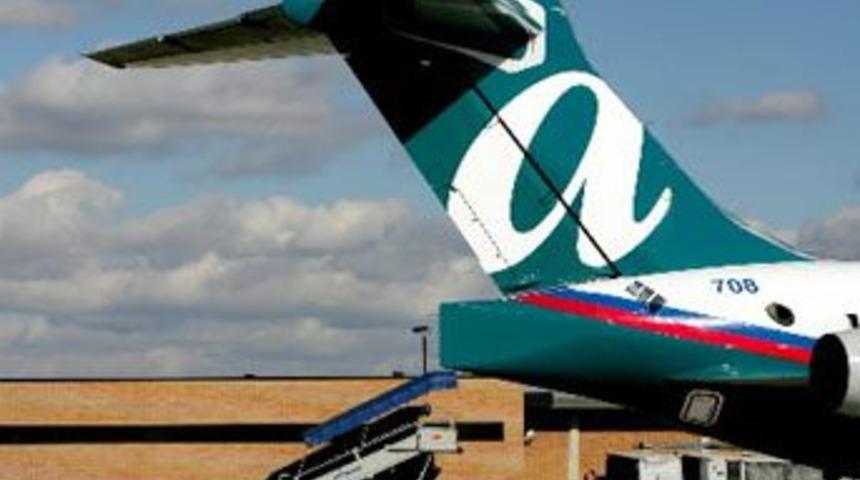 ABD'de 9 M&uuml;sl&uuml;man u&ccedil;aktan indirildi