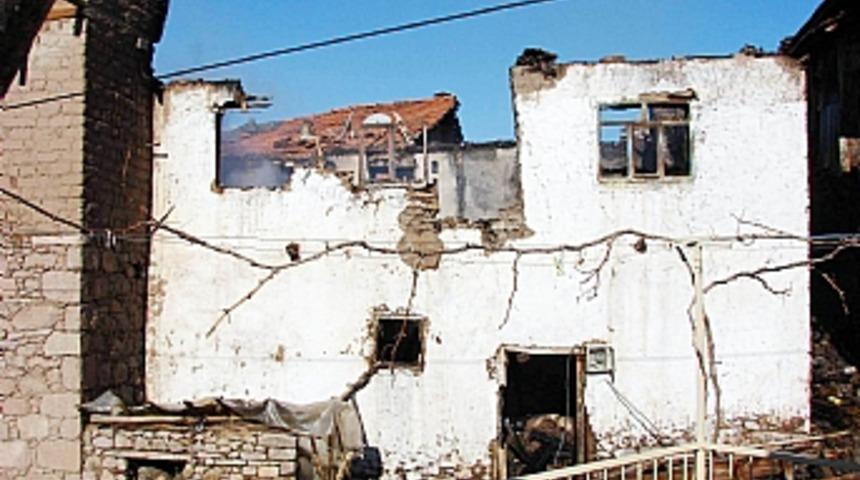 Alevler uykuda yakaladı: 1 &ouml;l&uuml;