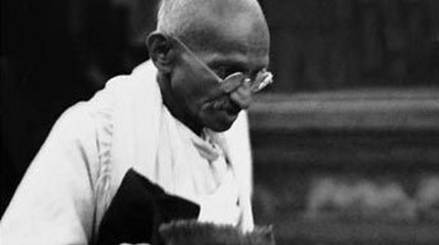 Gandi g&ouml;rse intihar ederdi