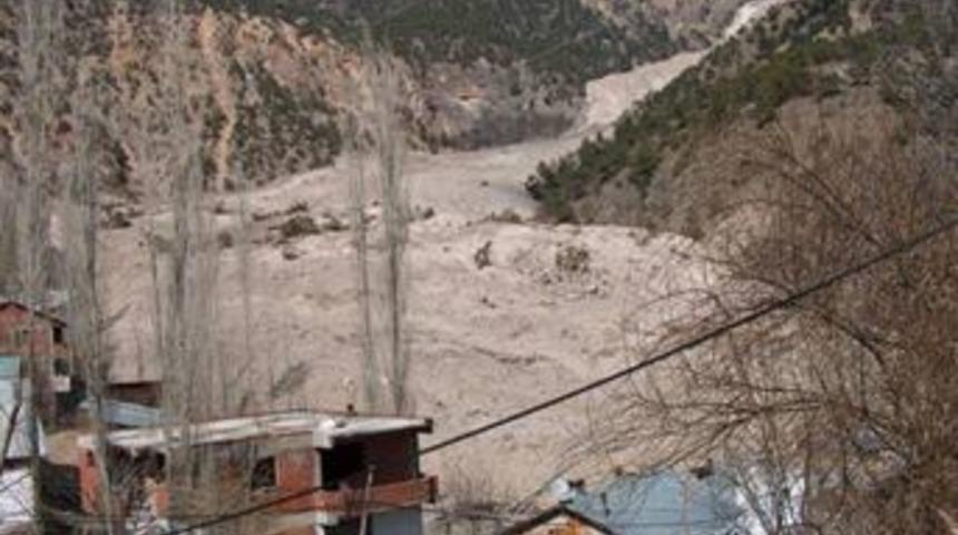 Diyarbakır'da ev &ccedil;&ouml;kt&uuml;: 4 &ouml;l&uuml;