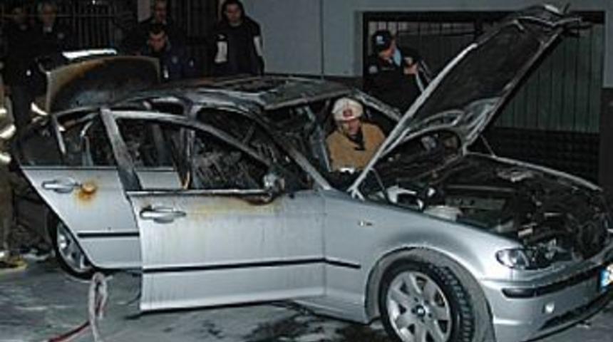 G&uuml;ng&ouml;ren'de ve Fatih'te 9 ara&ccedil; kundaklandı