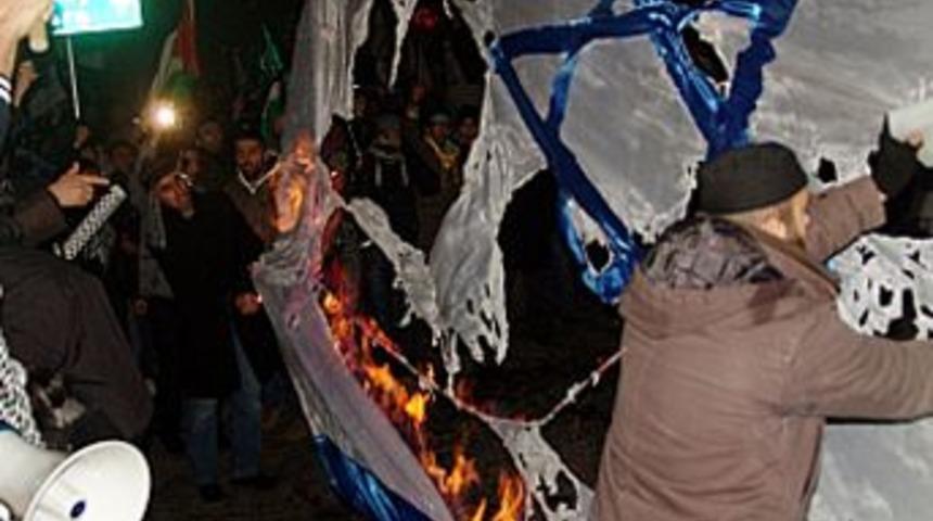 İsrail karşıtı protestolar s&uuml;r&uuml;yor