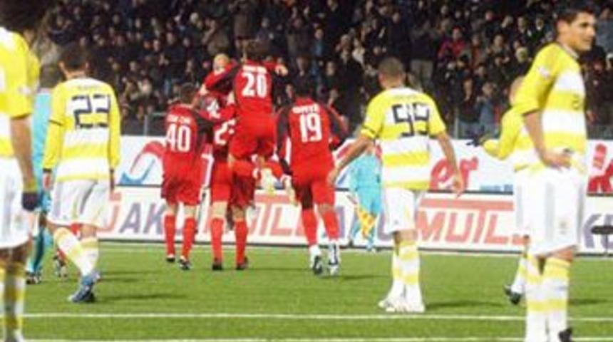 Biri atar, biri bakar! 1-0