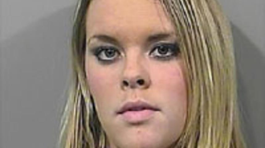 K&ouml;pekle seks videosu başına iş a&ccedil;tı