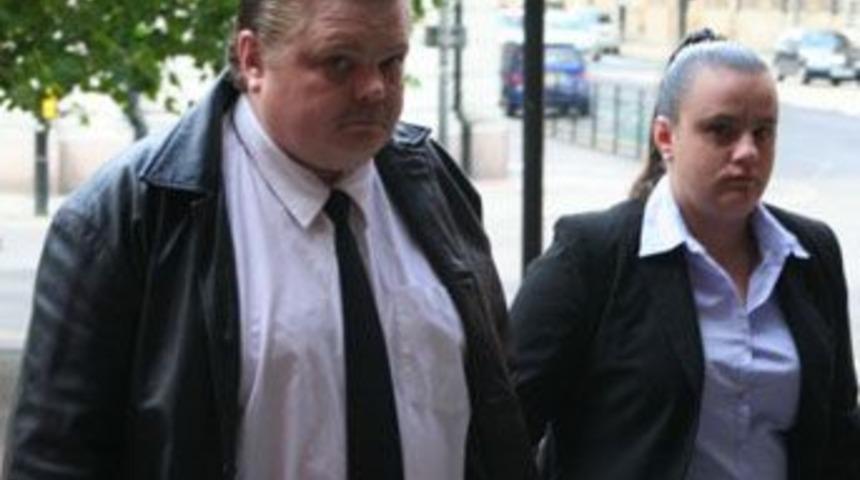 15 yaşındaki kızı seks k&ouml;lesi yapmışlar