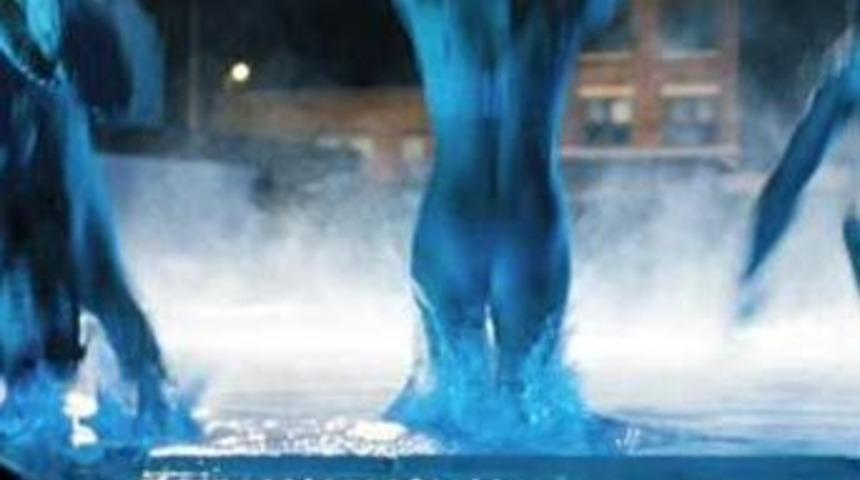 Film i&ccedil;in havuza &ccedil;ıplak giren &uuml;nl&uuml; kim?