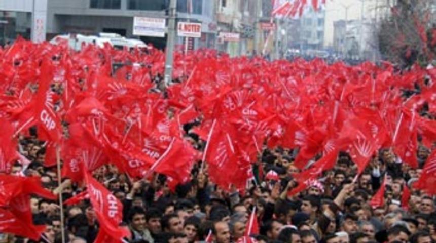 CHP adaylarından T&uuml;rk&ouml;z&uuml;'nde g&ouml;vde g&ouml;sterisi