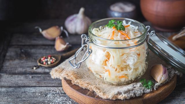 Lahana turşusunun faydaları: Lahana turşusu kabızlığa iyi gelir mi?	